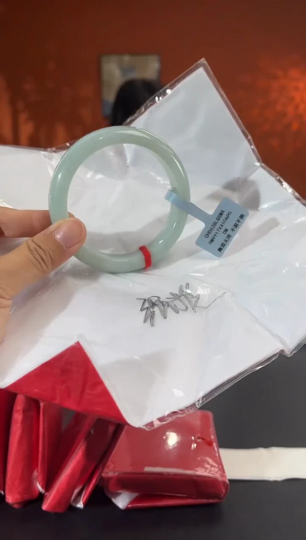 未镶嵌手镯翡翠5