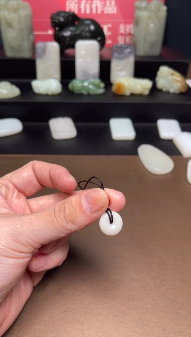 颈饰未镶嵌和田玉1