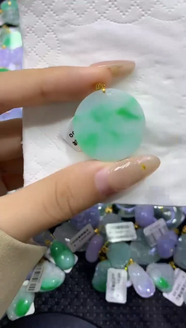 颈饰18K金镶嵌翡翠天然缅甸翡翠A货