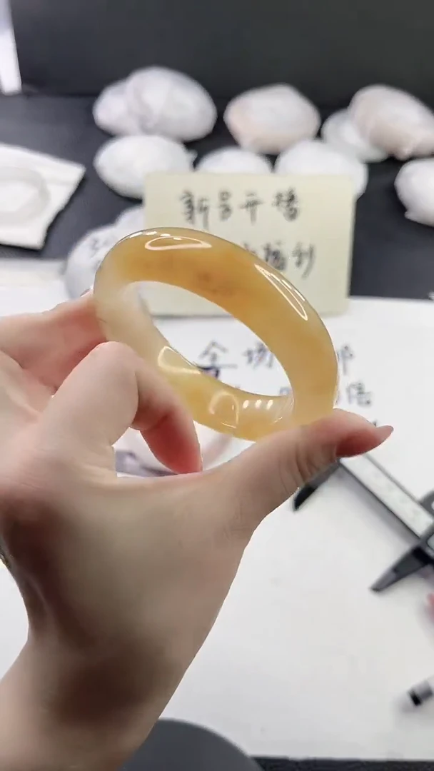 未镶嵌手镯石英质玉L217