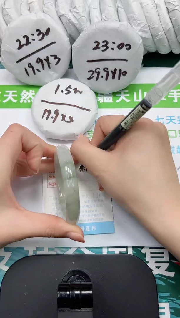 【闪购商品】石英质玉手镯未镶嵌k170-56