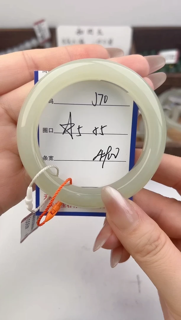 未镶嵌手镯和田玉70颜色微差无瑕疵