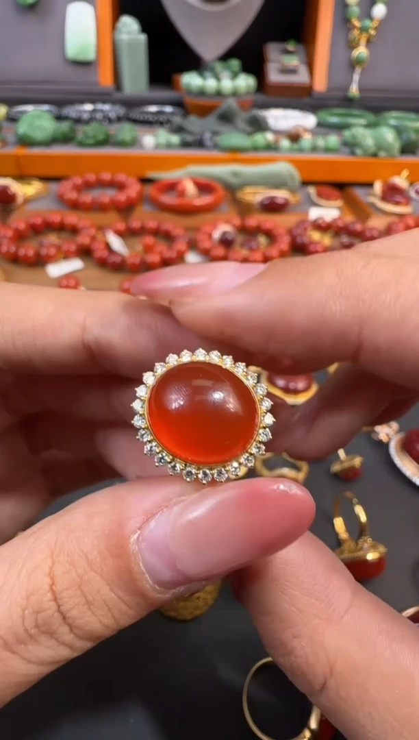 18K金镶嵌吊坠南红玛瑙1