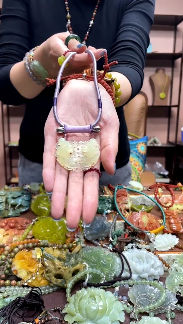 未镶嵌岫玉吊坠·