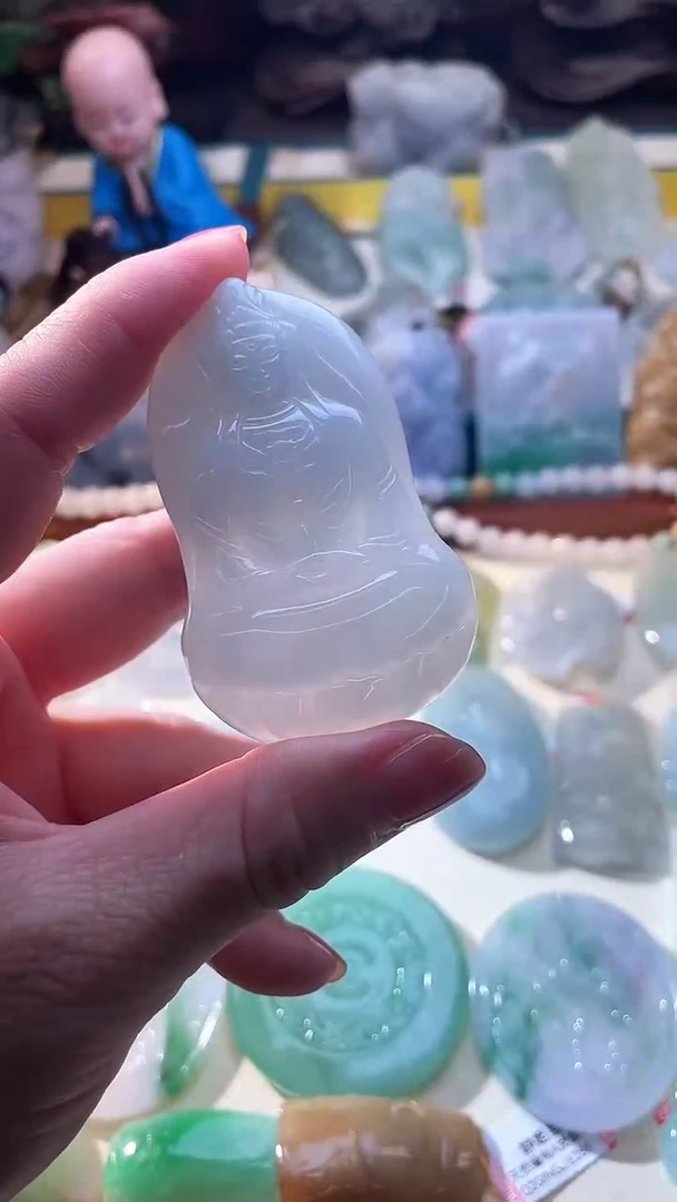 翡翠未镶嵌颈饰观音