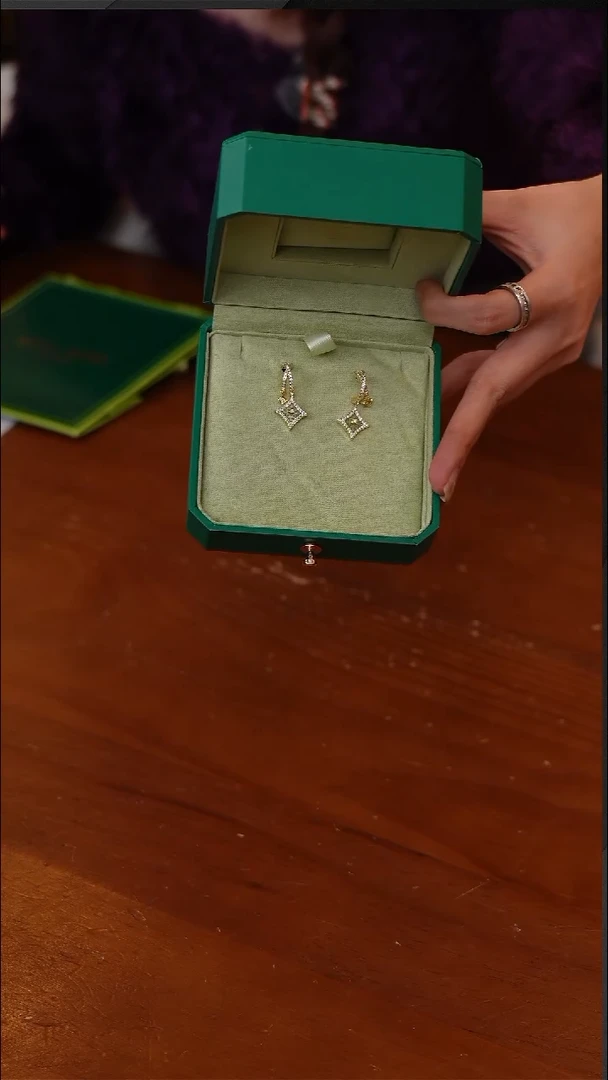 陶31--东陵玉耳钉【CF6490】