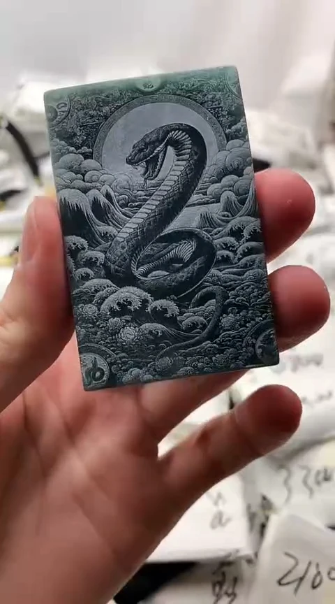 翡翠未镶嵌颈饰普贤 蛇