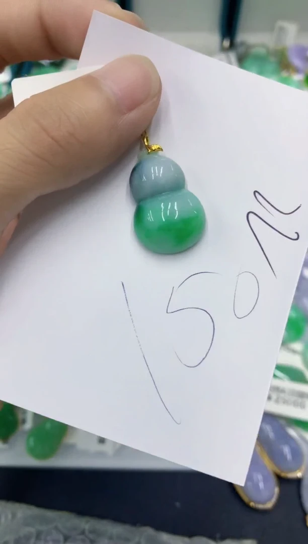 翡翠挂件18K金镶嵌翡翠