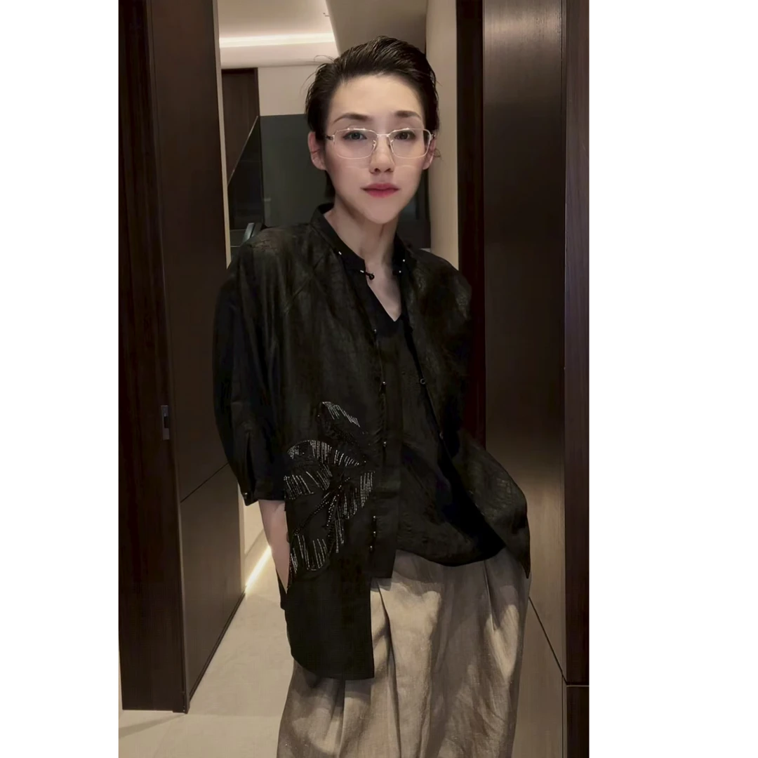 26姆米 黑龟贴布刺绣绣花上衣 CS0679