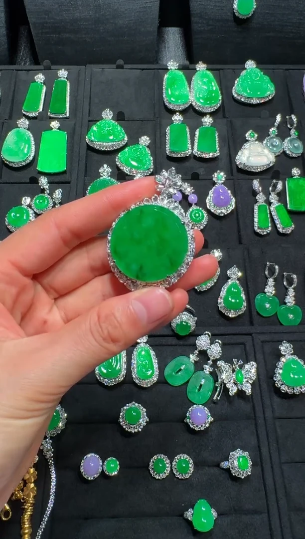 吊坠(不含链)18K金镶嵌翡翠冰浓阳圆牌吊坠