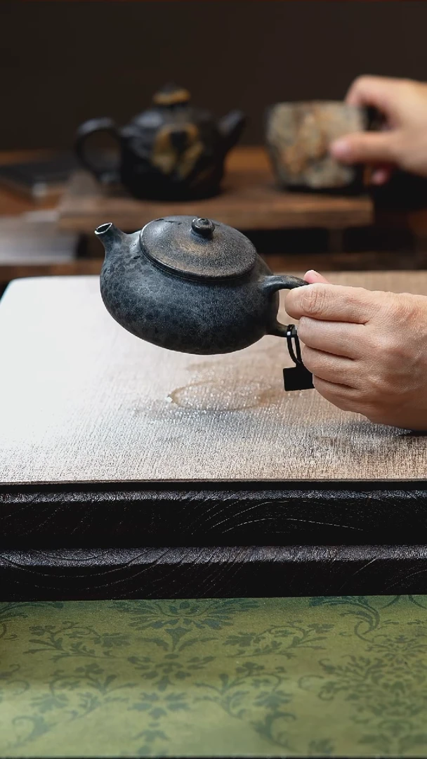 中式归玉堂冰碛岩重工雕刻豹纹寒江壶