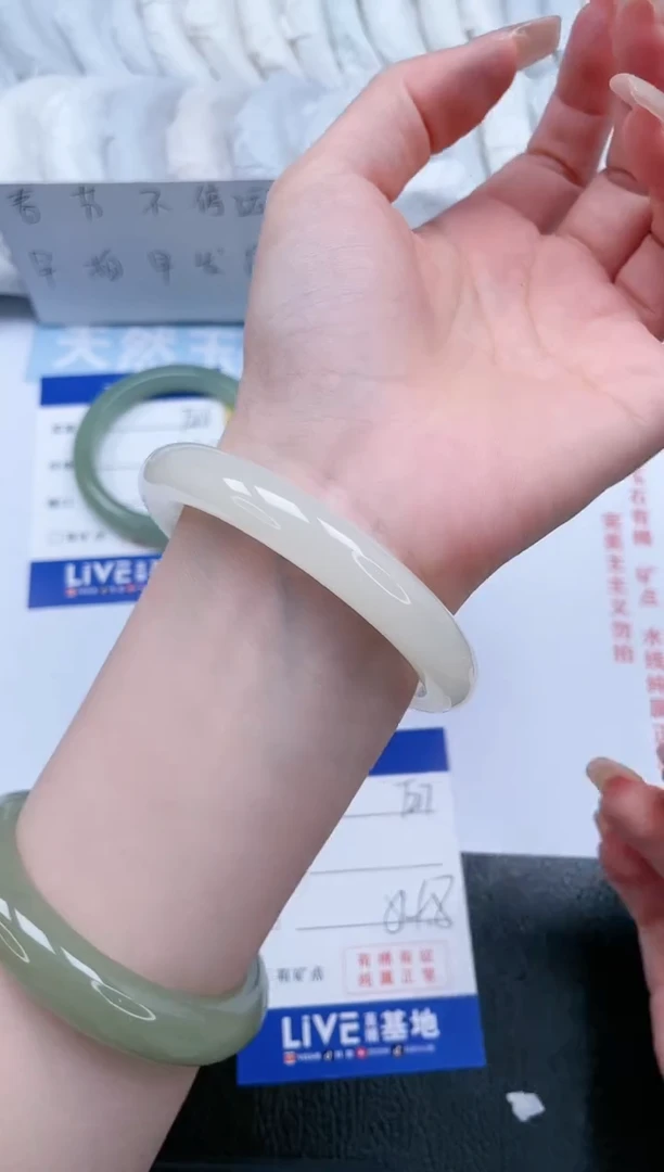 【闪购商品】石英质玉手镯未镶嵌T217-54.8