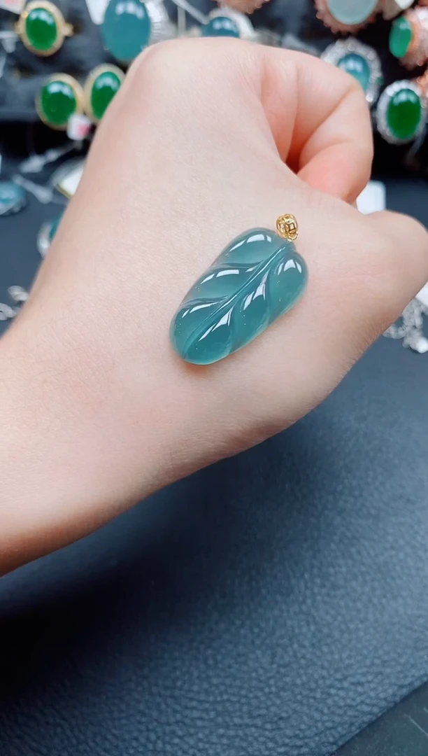 吊坠(赠链)18K金镶嵌翡翠翡翠