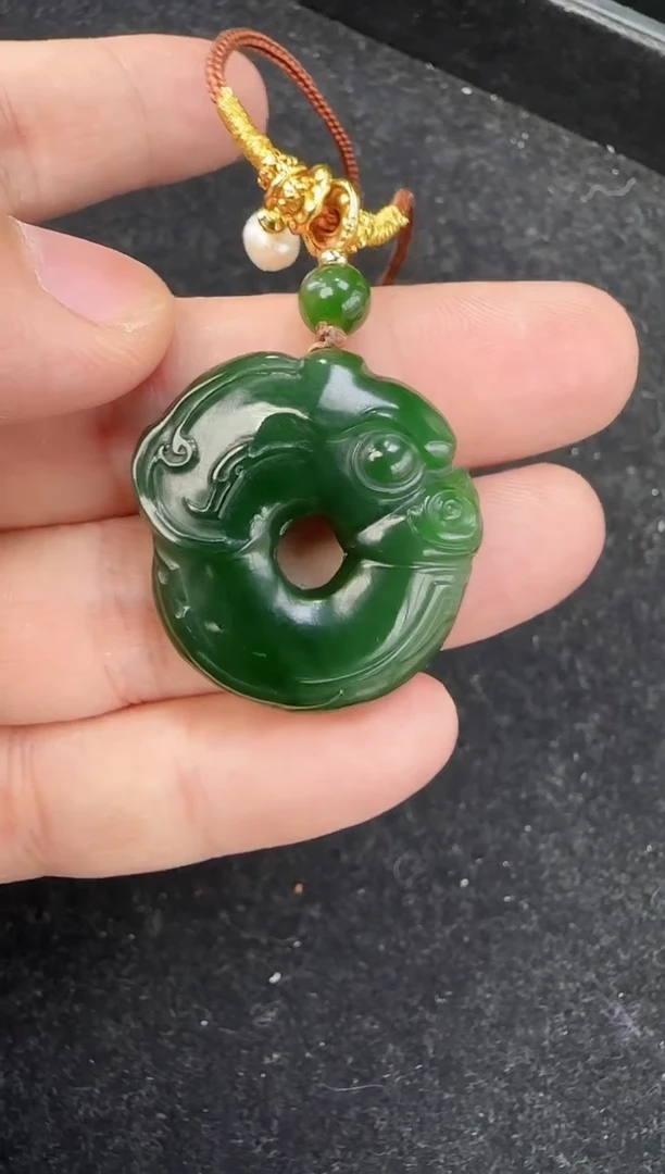 颈饰未镶嵌和田玉玉猪龙