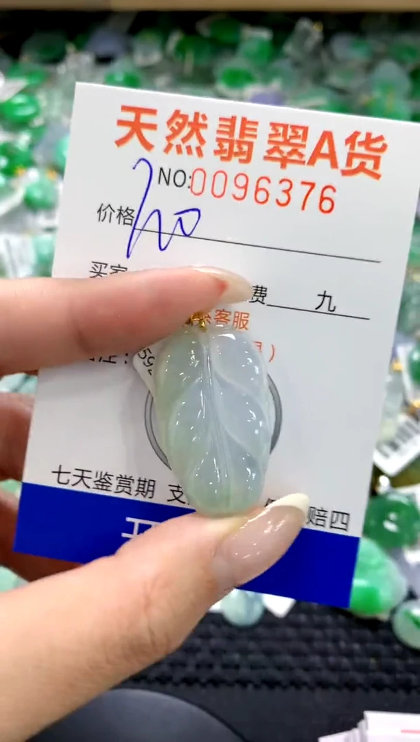 翡翠18K金镶嵌颈饰1111111111111111