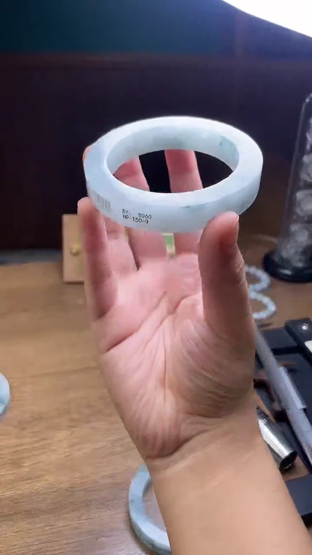 未镶嵌手镯定制翡翠天**姥定制