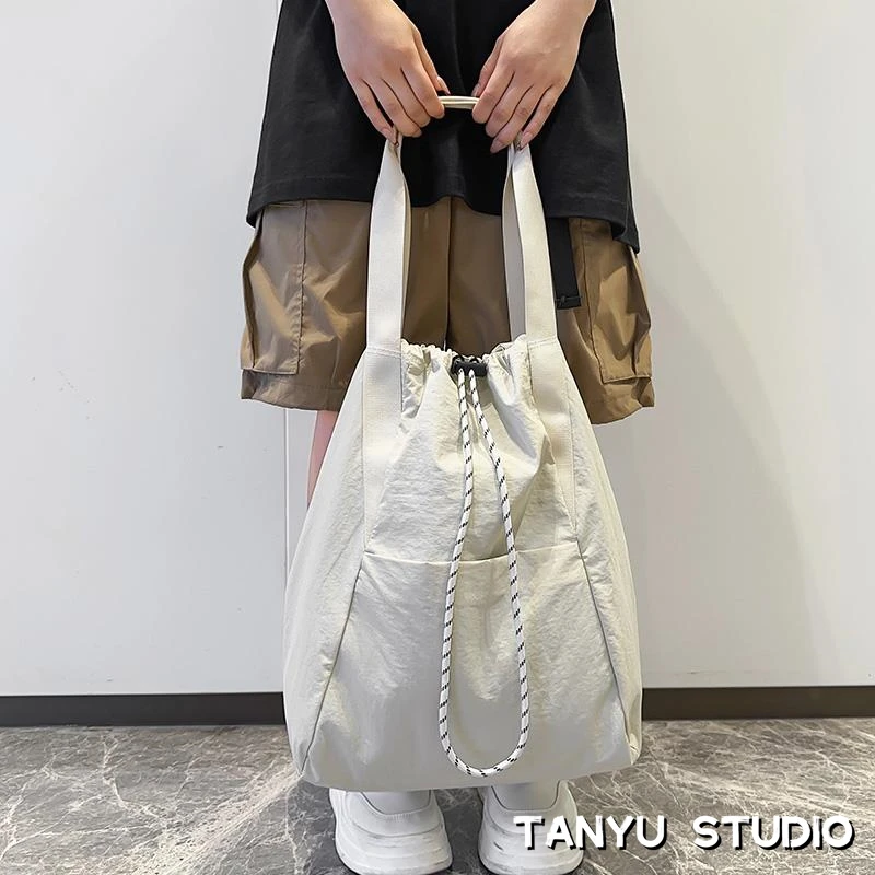 探屿轻便抽绳多用途双肩包春夏新款大容量运动包单肩松弛感水桶包