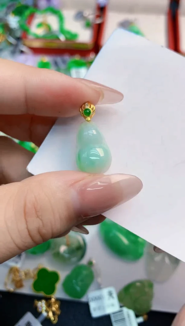 翡翠未镶嵌吊坠(不含链)1