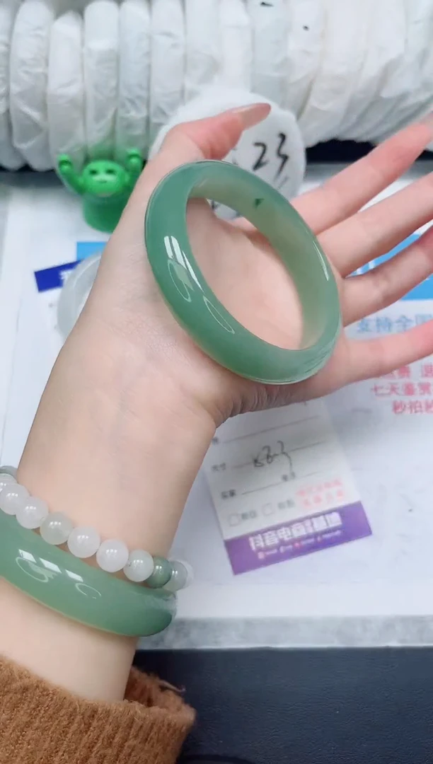 【闪购商品】石英质玉未镶嵌手镯263