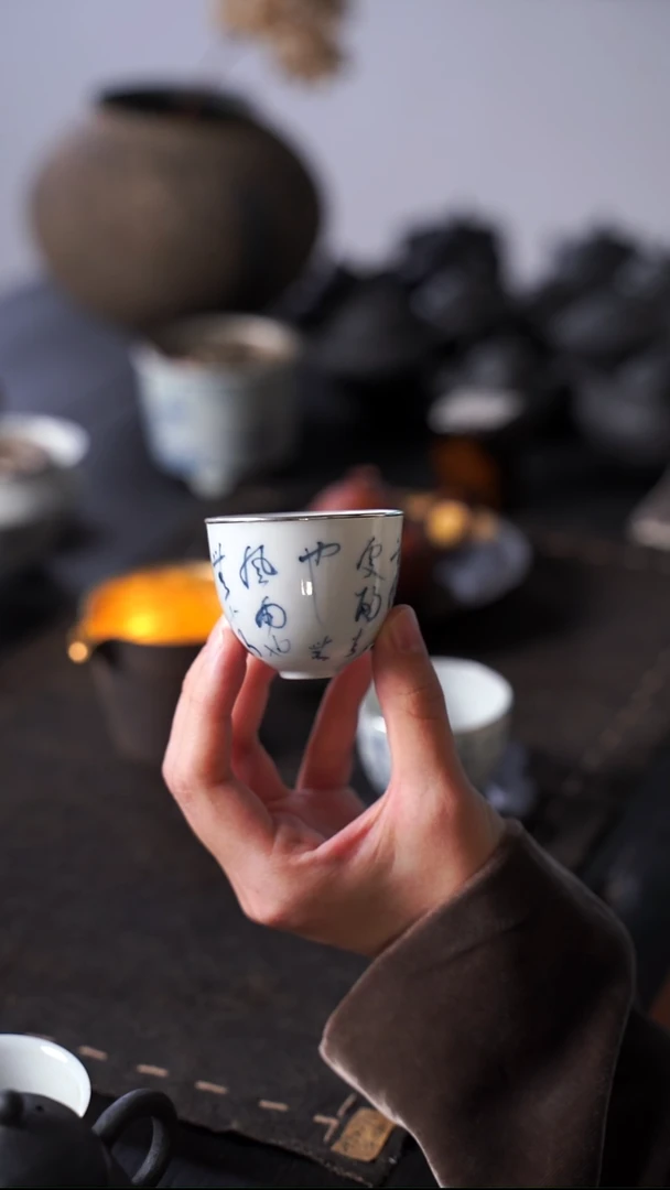 在**花大合小满 定风波杯一件