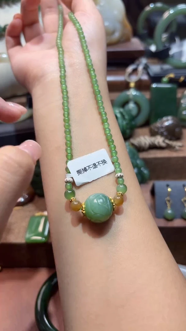 颈饰未镶嵌和田玉1