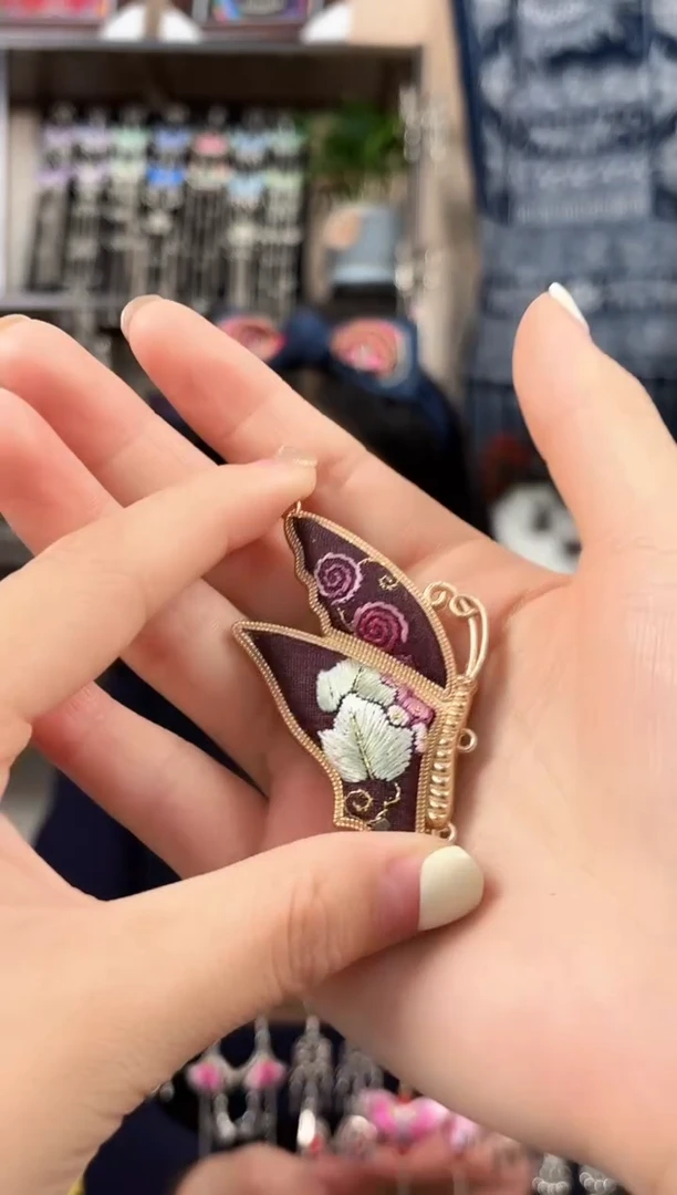 织绣民族风非遗老绣饰品551*