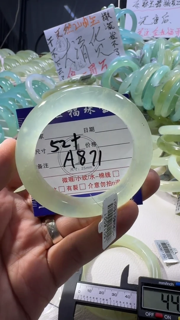 未镶嵌蛇纹石玉手镯1