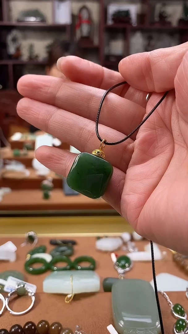 颈饰未镶嵌和田玉（碧玉）和田玉碧玉吊坠