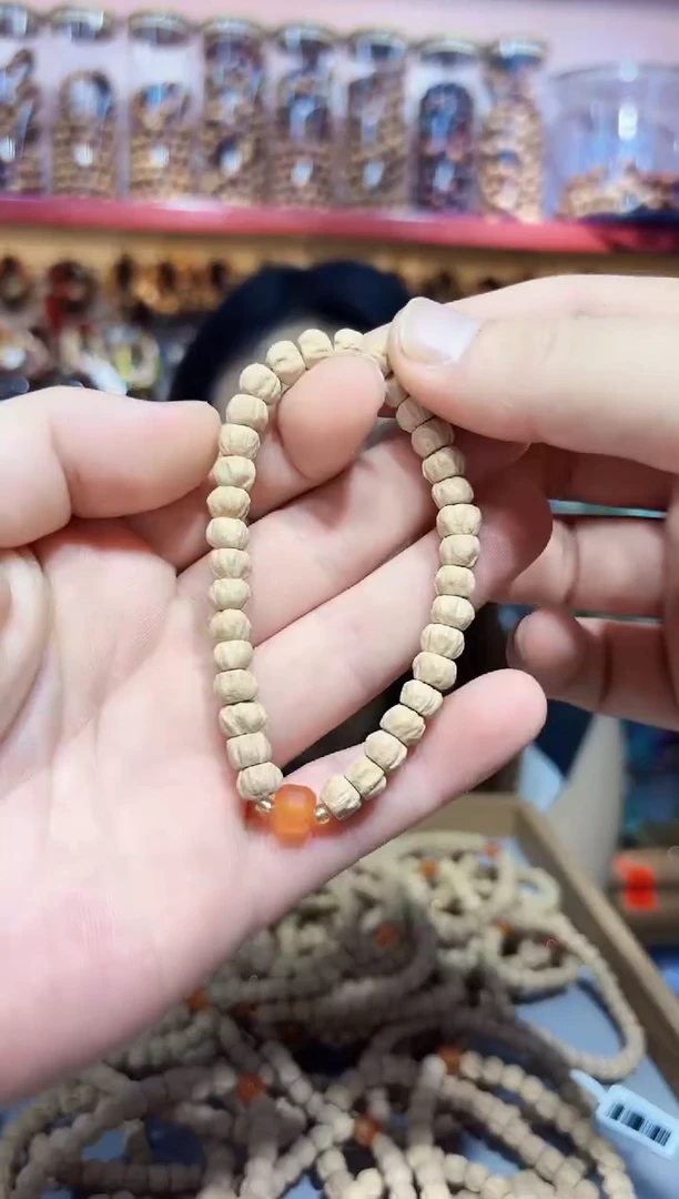 木质非金属百香籽红方糖单圈手串