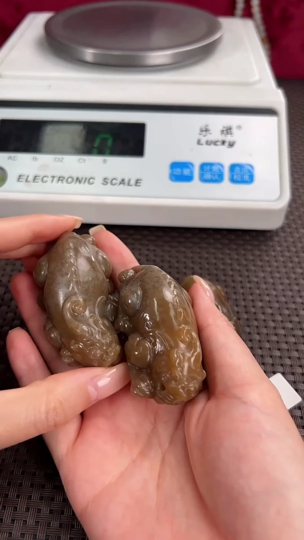 颈饰未镶嵌和田玉貔貅一对