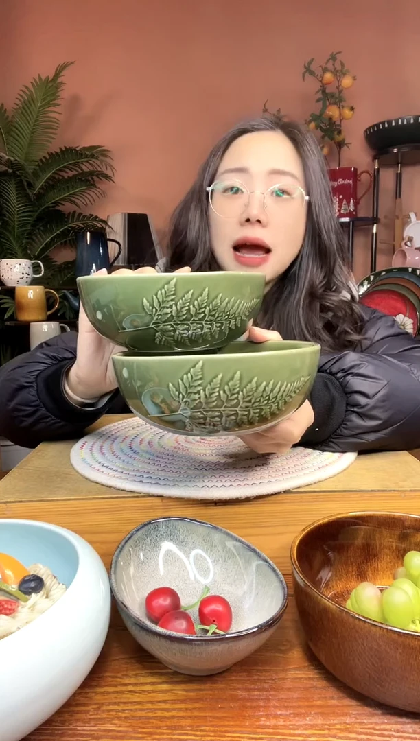 陶瓷6.3英寸绿色浮雕面碗 2件 微瑕疵