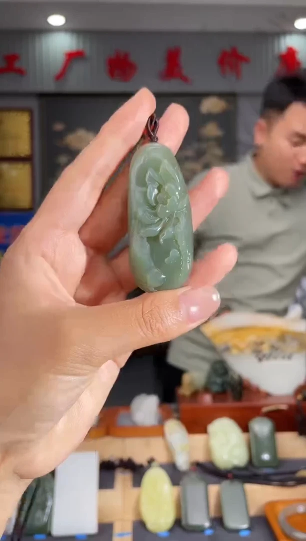 和田玉未镶嵌颈饰1