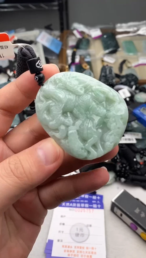 翡翠未镶嵌颈饰 多样性发其一