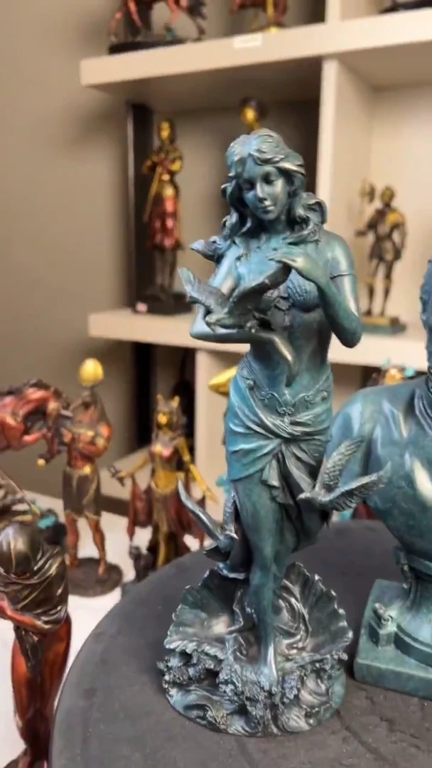 精铜材质 精美雕塑