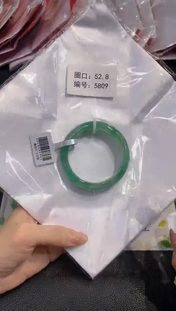 石英质玉（非洲翠）手镯未镶嵌5809