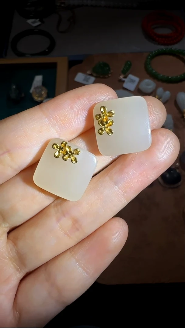 18K金镶嵌和田玉耳饰和田玉白玉耳钉