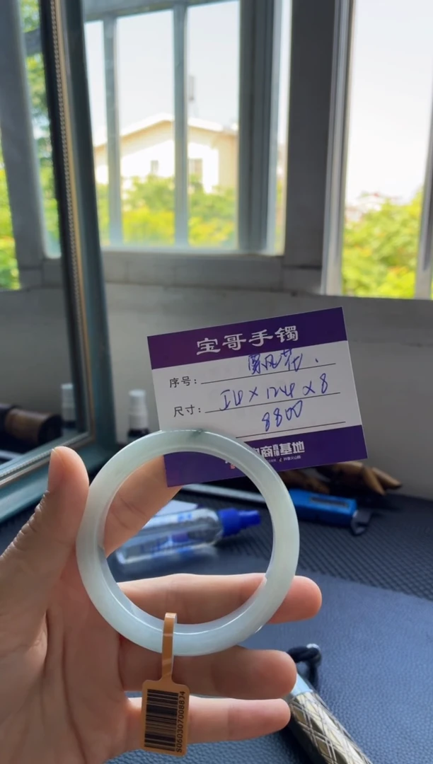 翡翠手镯未镶嵌翡翠手镯