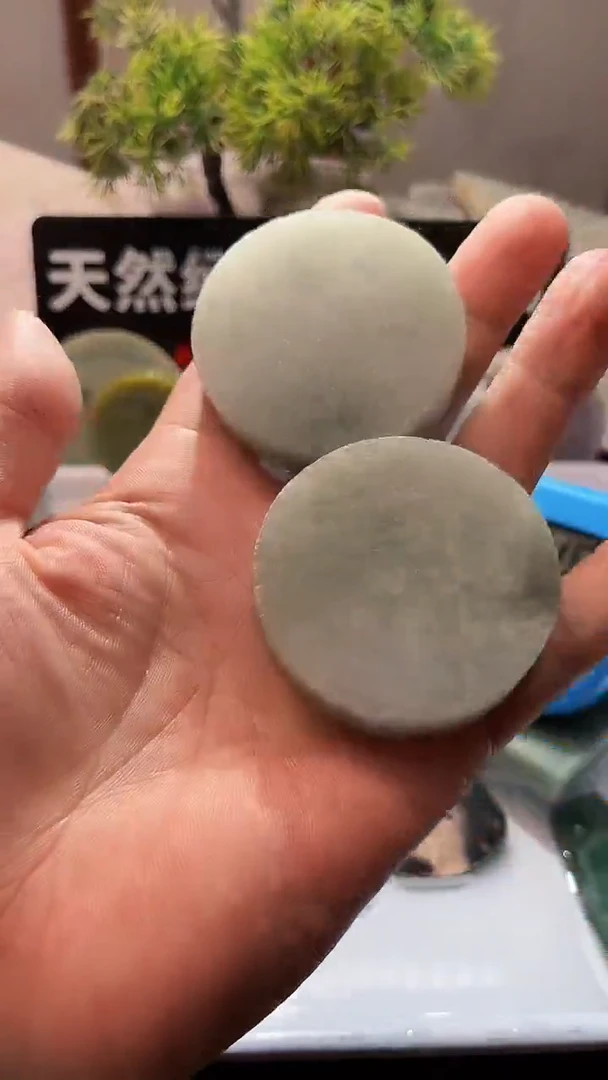 翡翠挂件未镶嵌翡翠