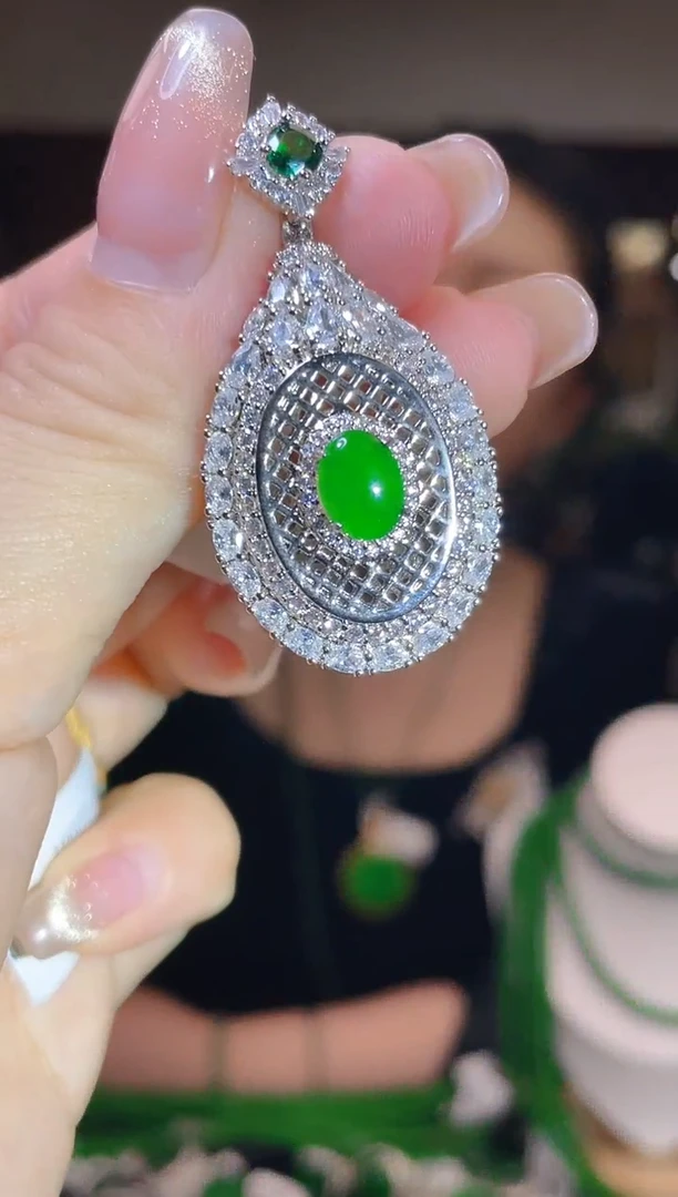 【闪购商品】翡翠吊坠(不含链)未镶嵌多样性发其一