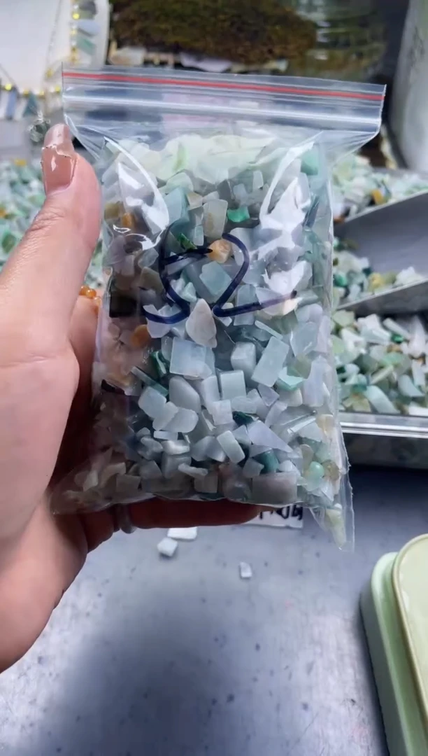翡翠配石天然翡翠迷你500克52