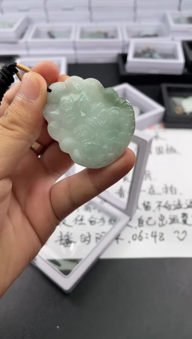 翡翠未镶嵌颈饰..../8/18/ 241