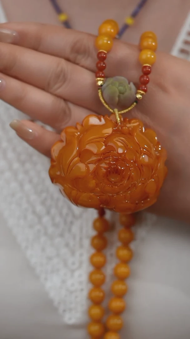 琥珀吊坠(赠链)未镶嵌牡丹花套装+大师证书 一套94g