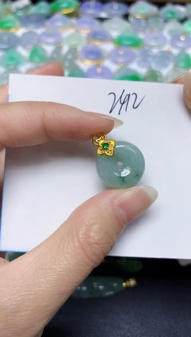 翡翠未镶嵌颈饰 天然缅甸翡翠A货