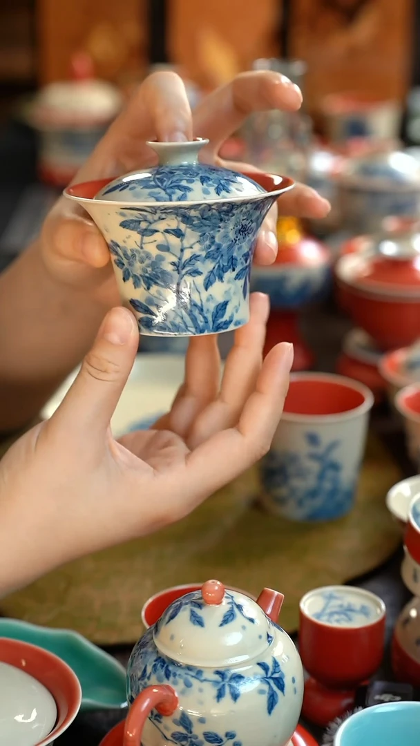 瓷上林泉雨香斋牡丹盖碗