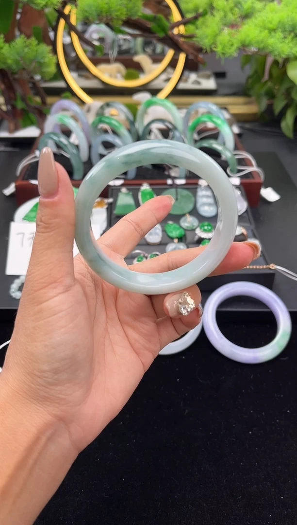 未镶嵌手镯翡翠手镯