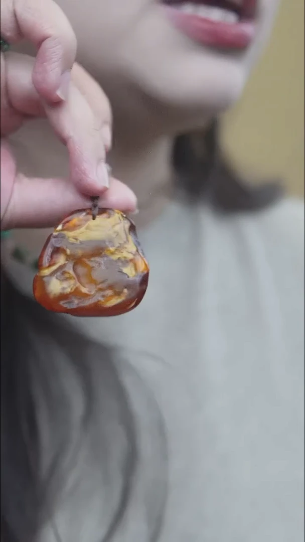 琥珀颈饰未镶嵌蜜蜡吊坠