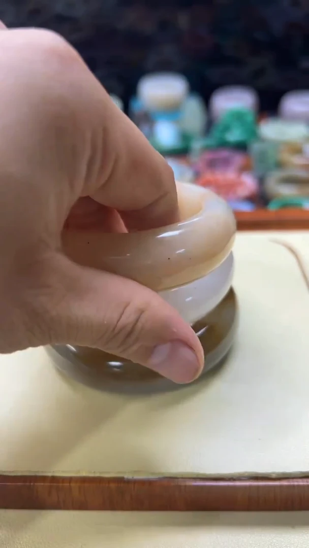 未镶嵌手镯石英质玉熊****?079