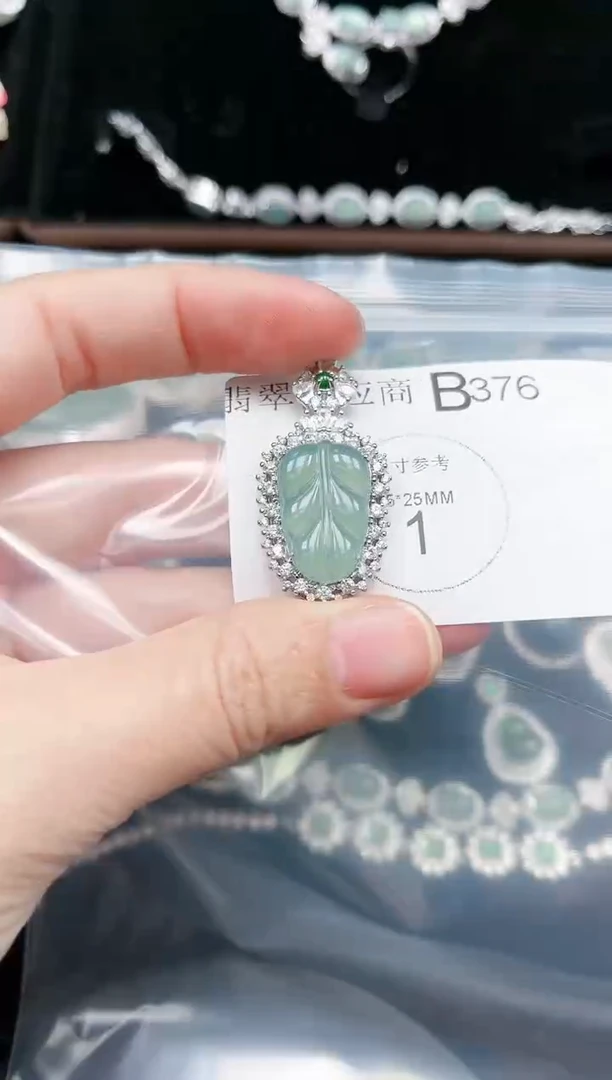 【闪购商品】翡翠颈饰未镶嵌376赠皮绳