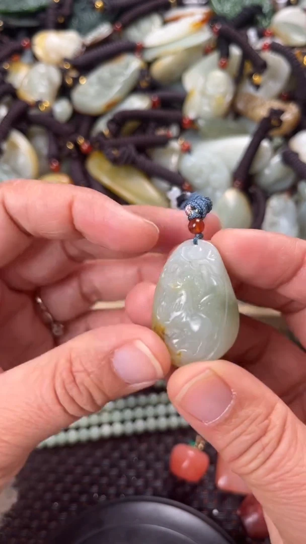 【闪购商品】和田玉颈饰未镶嵌多样性发货没有证书拍一发一有瑕