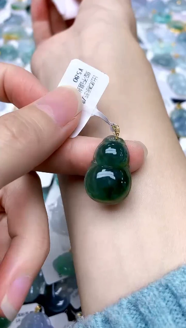 颈饰18K金镶嵌翡翠天然A货翡翠